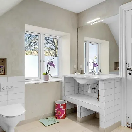 Beautiful In Dyssegrd With Kitchen Søborg