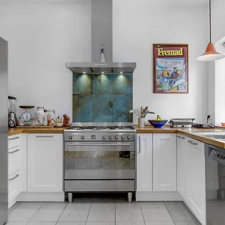 Beautiful In Dyssegrd With Kitchen